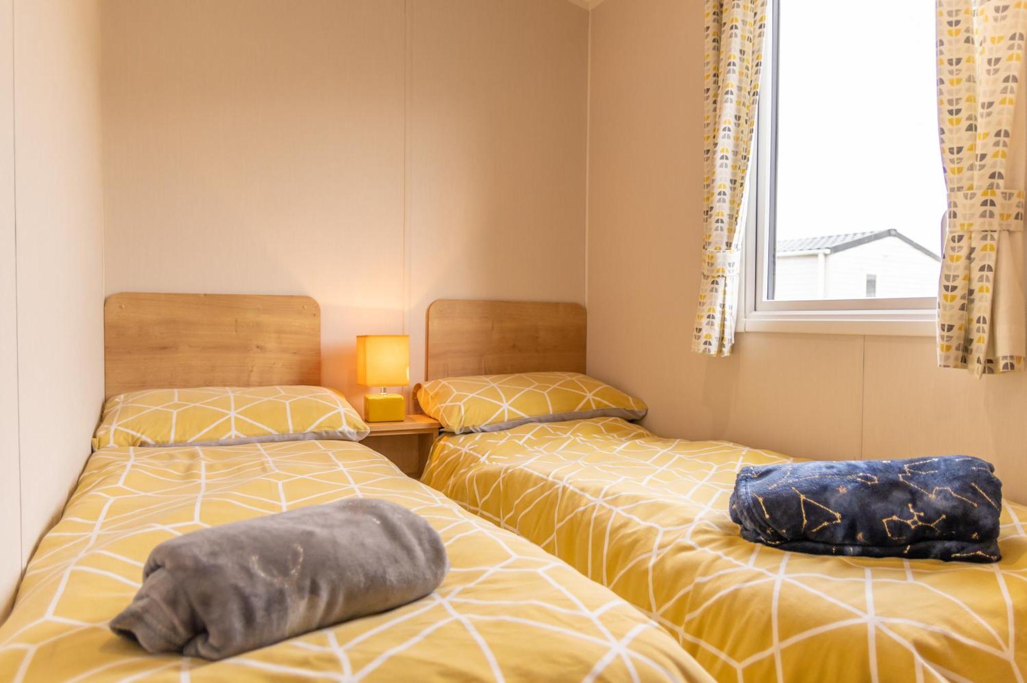 64 Lancaster The Lazy Willow 3 Bedroom Hot Tub Caravan Tattershall Lakes Esterno foto