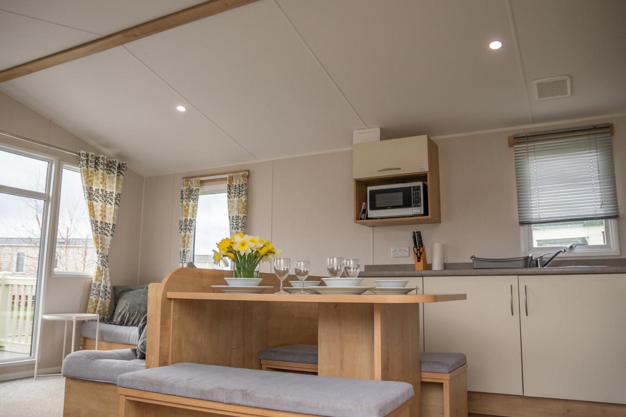64 Lancaster The Lazy Willow 3 Bedroom Hot Tub Caravan Tattershall Lakes Esterno foto
