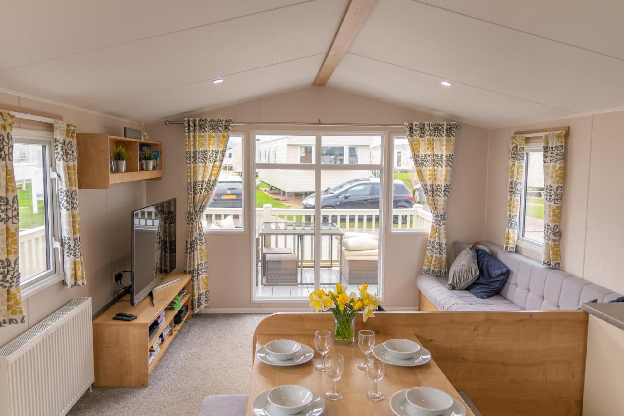 64 Lancaster The Lazy Willow 3 Bedroom Hot Tub Caravan Tattershall Lakes Esterno foto