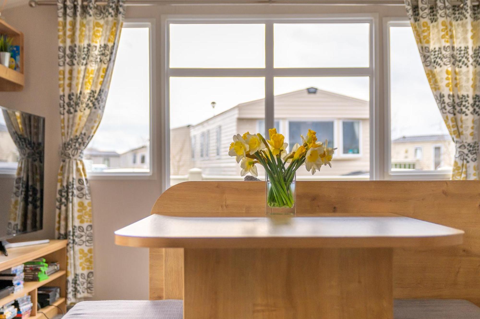 64 Lancaster The Lazy Willow 3 Bedroom Hot Tub Caravan Tattershall Lakes Esterno foto